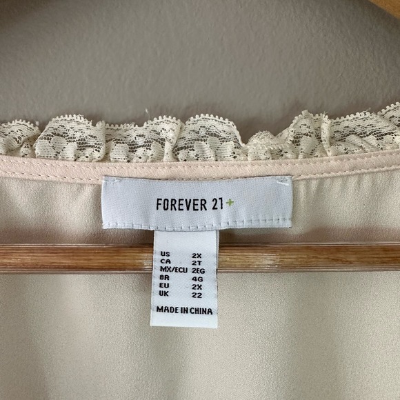 Forever 21 V Neck Puff Sleeve Silky Top Size 2X - Picture 7 of 8